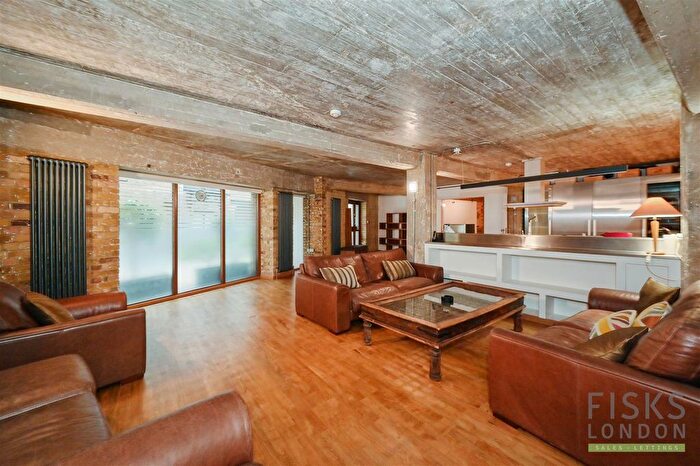 3 Bedroom Flat To Rent In New Crane Place, London, E1W