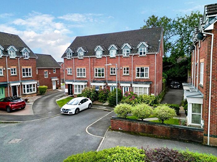 4 Bedroom Town House For Sale In Hadleigh Green, Lostock, Bolton, BL6