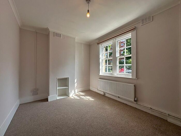 2 Bedroom Cottage To Rent In Portland Street, London, SE17