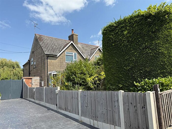 3 Bedroom Semi-Detached House For Sale In Fair View, Cricklade, Swindon, SN6