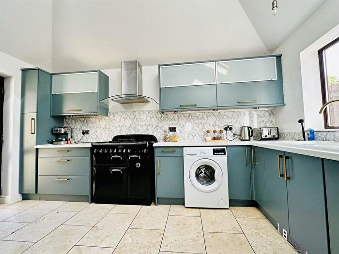 4 Bedroom Detached Bungalow To Rent In Rush Hill, Bath, BA2