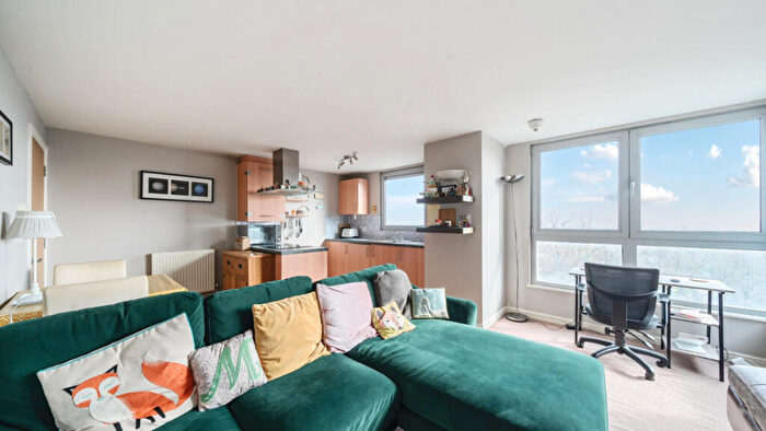 2 Bedroom Flat For Sale In Throwley Way, Sutton, SM1