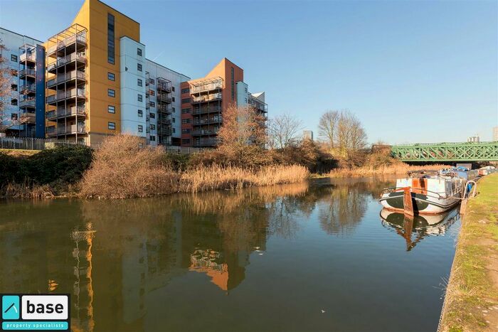 2 Bedroom Flat To Rent In Maltings Close, Bow, E3