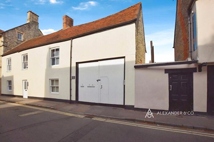 1 Bedroom Flat To Rent In Webb Court, Causeway, Bicester, OX26