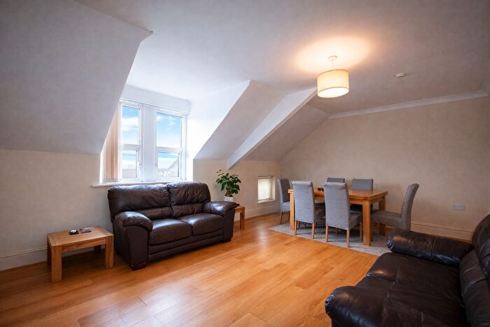 2 Bedroom Flat To Rent In Pen Y Lan Road, Roath, CF24