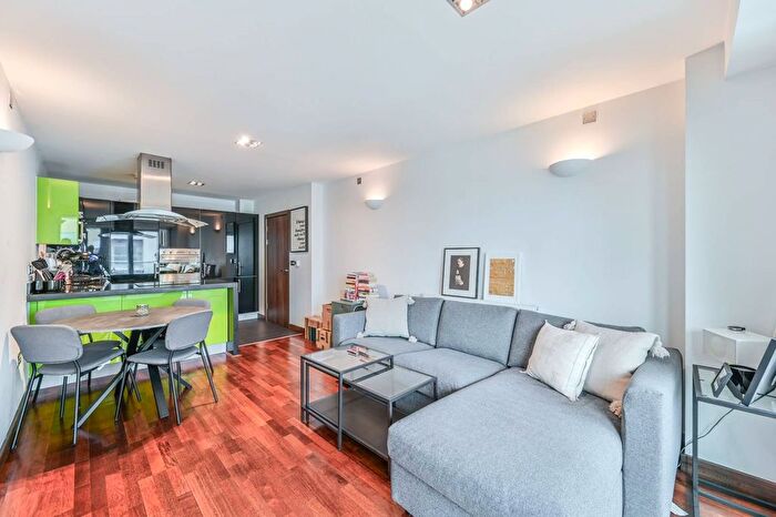 1 Bedroom Flat To Rent In Bridges Court Road, Battersea, London, SW11