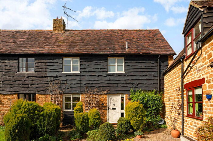 2 Bedroom Barn Conversion For Sale In Baldwins Lane, Warwick, CV35