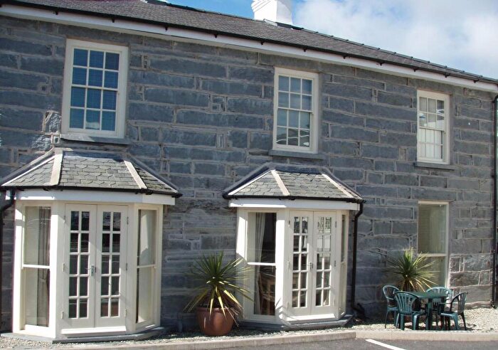 2 Bedroom Apartment For Sale In Porthmadog, LL49