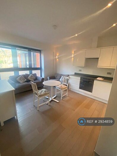 2 Bedroom Flat To Rent In Vista House, Dorking, RH4