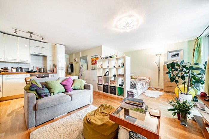 1 Bedroom Flat To Rent In St George Wharf, Vauxhall, SW8