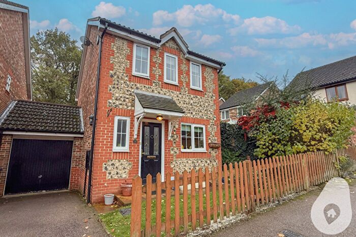 3 Bedroom Link Detached House For Sale In Thirlmere, Stevenage, Hertfordshire, SG1