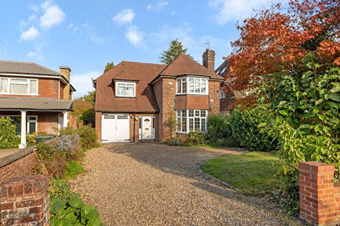 4 Bedroom Semi Detached House For Sale In Ludlow Avenue, Luton, Bedfordshire, LU1