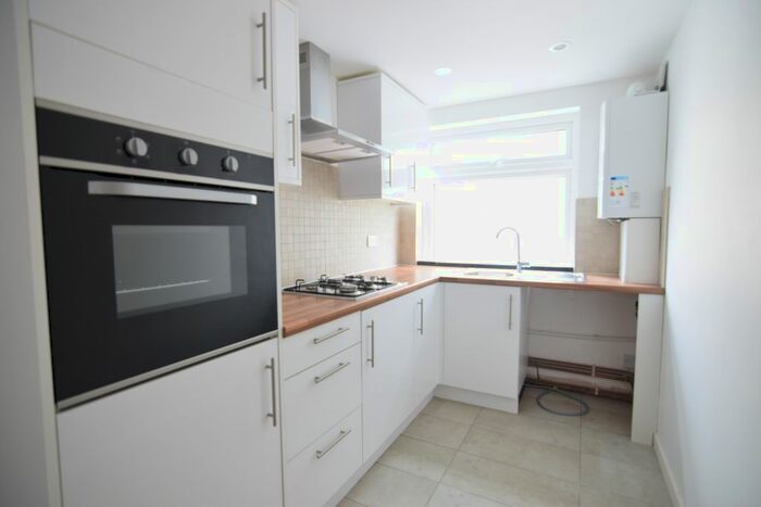 2 Bedroom Flat To Rent In Eaton Gardens, Hove, BN3