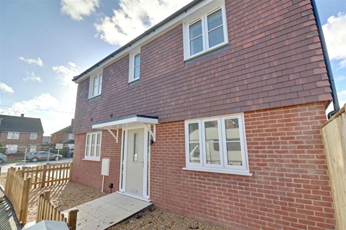 3 Bedroom End Terrace House For Sale In Ernest Road, Bedhampton, PO9