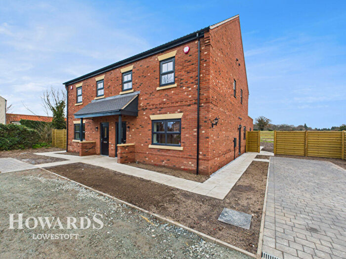 3 Bedroom Semi Detached House For Sale In Chapel Road, Mutford, NR34