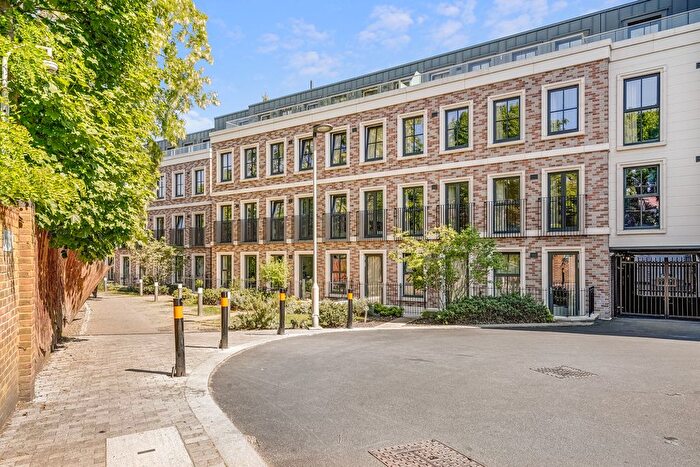 2 Bedroom Flat To Rent In Twickenham Gateway, Bradshaw Close, London, Twickenham, TW1