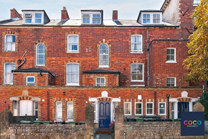 2 Bedroom Flat For Sale In Wyke Road, Weymouth, Dorset, DT4