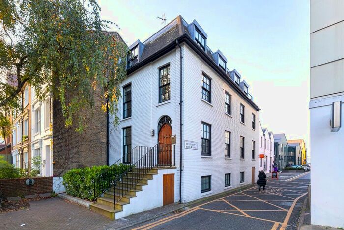 3 Bedroom Flat To Rent In Parsons Green, London, SW6