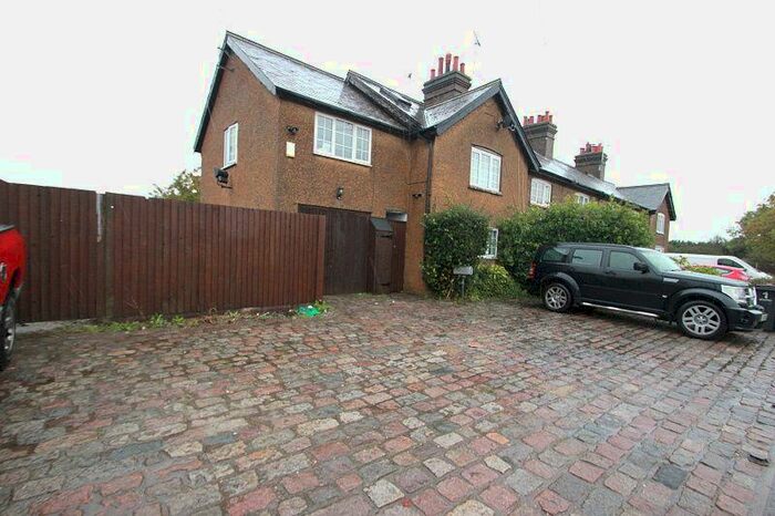 4 Bedroom End Of Terrace House For Sale In Sutton Road, Rochford, SS4