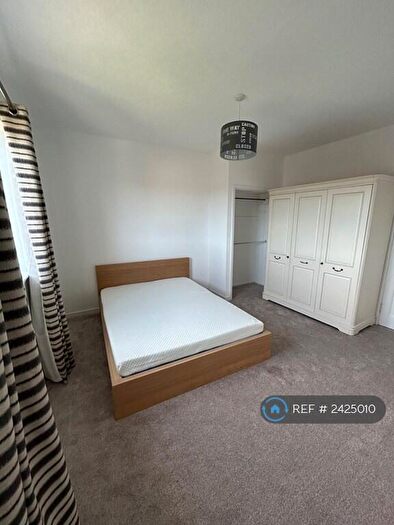 3 Bedroom Flat To Rent In Craigievar Crescent, Aberdeen, AB10