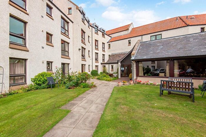 2 Bedroom Flat For Sale In Argyle Court, St Andrews, KY16