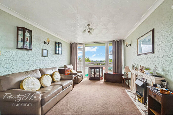 2 Bedroom Flat For Sale In Portway Gardens, Woolwich, SE18