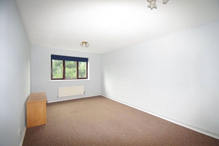 1 Bedroom Flat To Rent In Courtlands Close, Watford, WD24