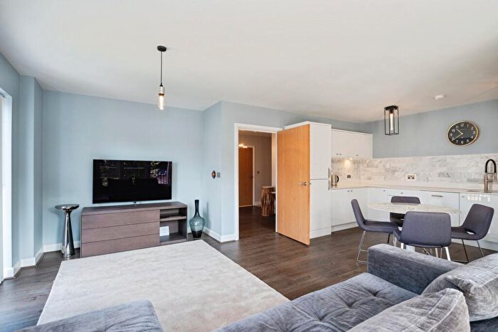 2 Bedroom Apartment For Sale In St. Clements Avenue, London, E3