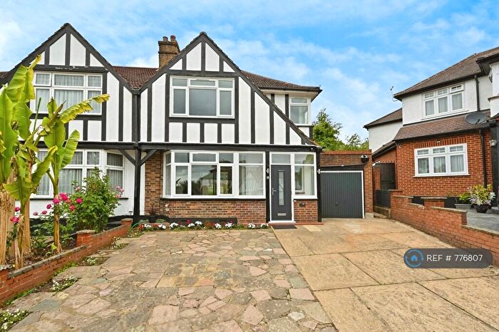 4 Bedroom Semi-Detached House To Rent In Oakleigh Court, Edgware, HA8