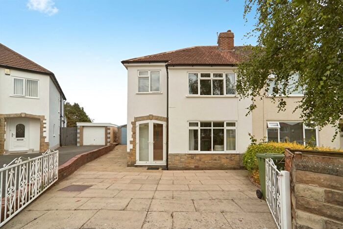 3 Bedroom Semi Detached House For Sale In West Lea Gardens, Leeds, LS17