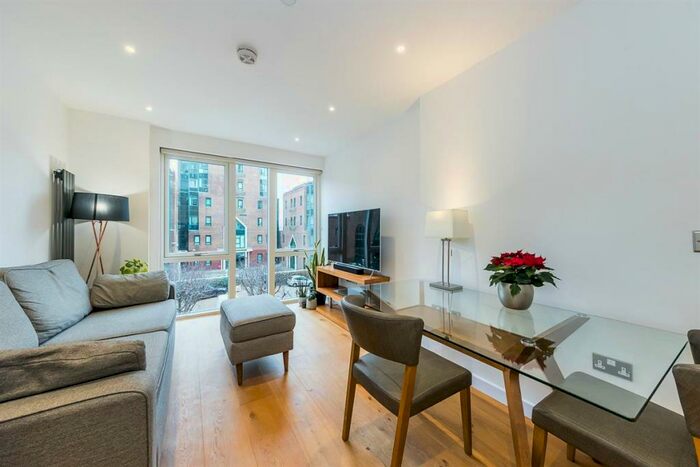 1 Bedroom Apartment To Rent In Waterford Court, Canary Wharf, E14