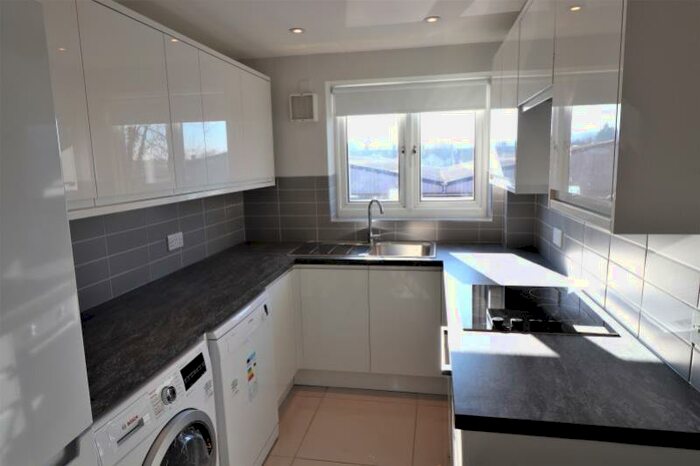 2 Bedroom Flat To Rent In Maybury Court, Harrow, Middlesex, HA1