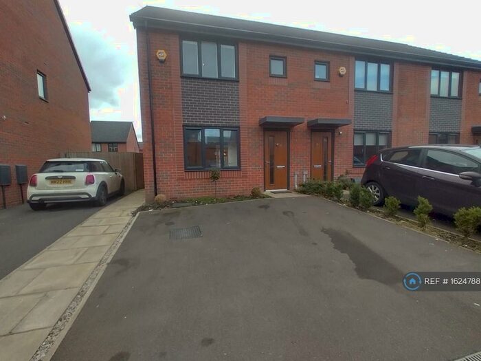 3 Bedroom Semi-Detached House To Rent In Blossom Way, Salford, M6