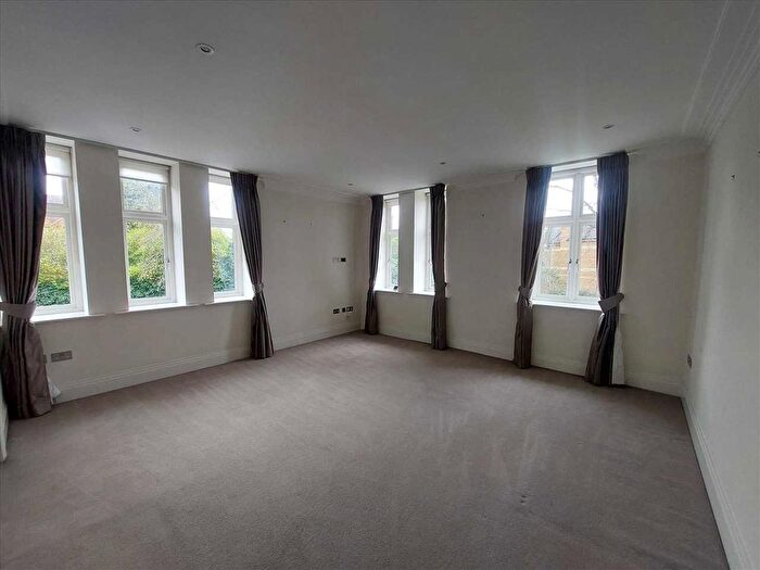 2 Bedroom Flat To Rent In Havanna Drive, Golders Green, NW11