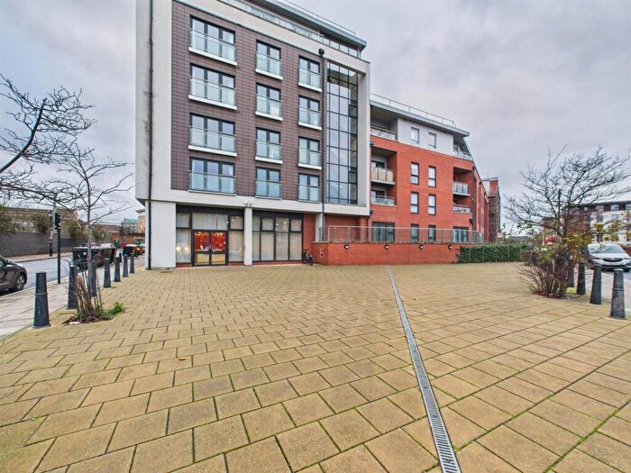 1 Bedroom Apartment To Rent In Windsor Court, Mostyn Grove, Bow, E3