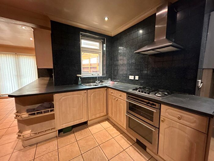 5 Bedroom Semi-Detached House To Rent In Clevedon Gardens, Hounslow, TW5