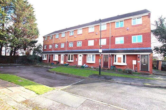 2 Bedroom Terraced House To Rent In Kelvin Gardens, Croydon, CR0