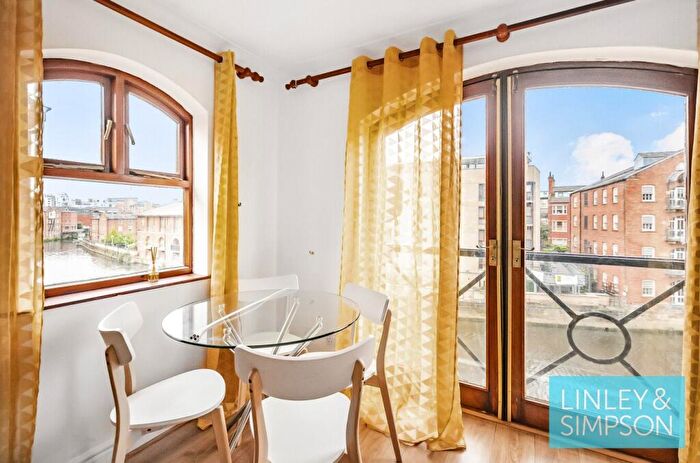 2 Bedroom Flat For Sale In Riverside Court, Leeds, Uk, LS1