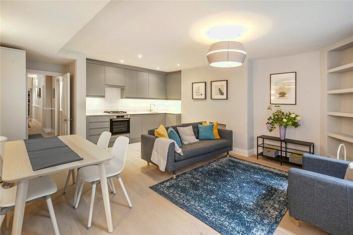 2 Bedroom Flat To Rent In Mecklenburgh Square, London, WC1N