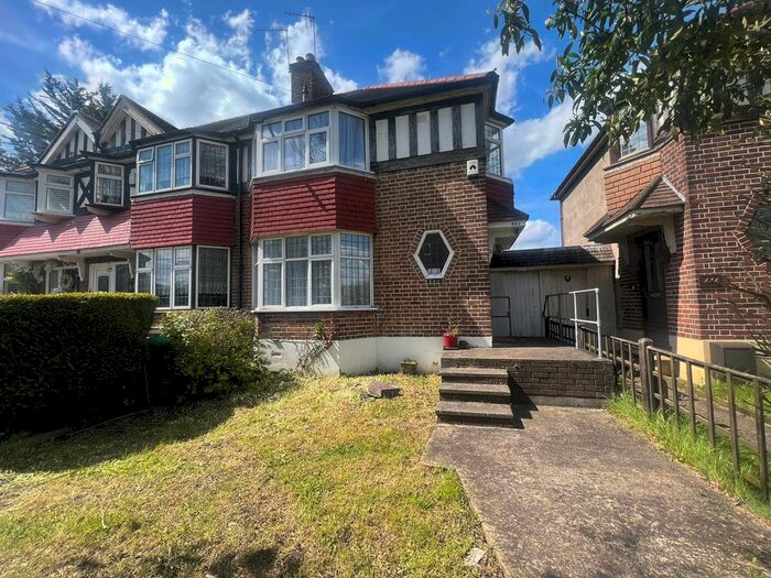 3 Bedroom End Of Terrace House To Rent In Chigwell Road, Woodford Green, IG8