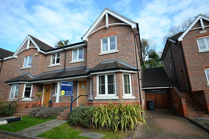 4 Bedroom Semi-Detached House To Rent In Sheldon Rise, Caversham, RG4