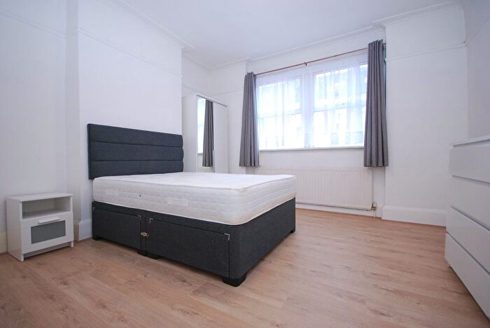 2 Bedroom Flat To Rent In Coverton Road, Tooting Broadway, SW17