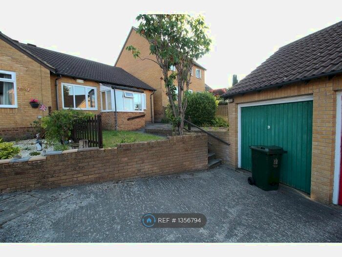 2 Bedroom Bungalow To Rent In Carnoustie Grove, Bradford, BD16