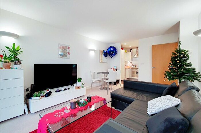 1 Bedroom Flat To Rent In Elektron Tower, Blackwall Way, E14