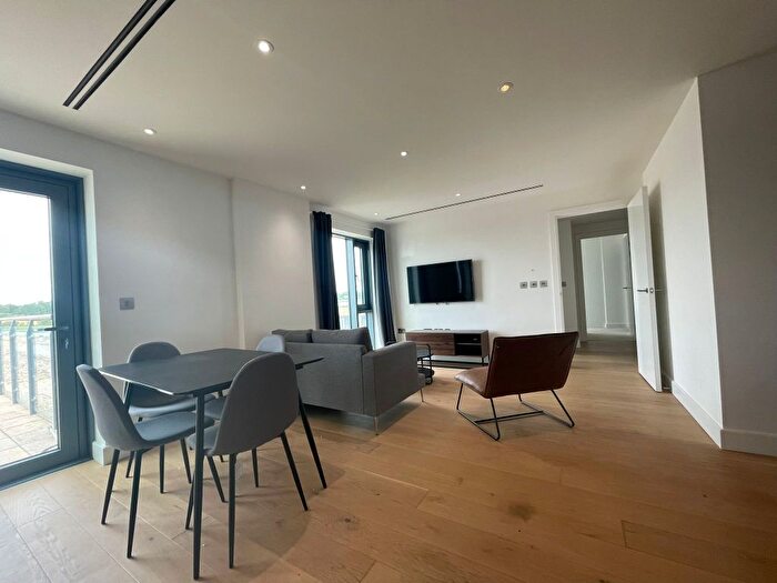 2 Bedroom Flat To Rent In Beaufort Square, London, NW9