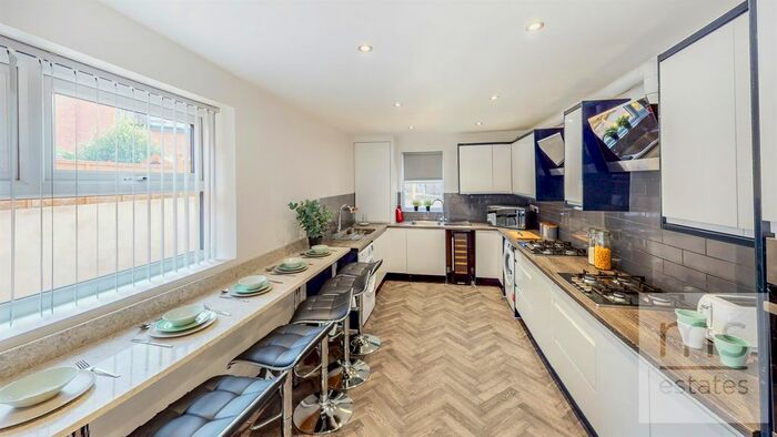 7 Bedroom Semi-Detached House To Rent In Sherwin Road, Lenton, Nottingham, NG7