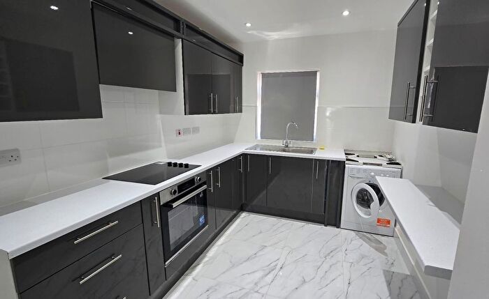 4 Bedroom Flat To Rent In Heriot Road, London, NW4