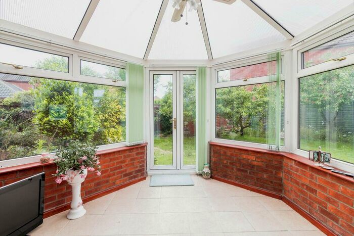 2 Bedroom Bungalow For Sale In Puddle Duck Lane, Worlingham, Beccles, Suffolk, NR34