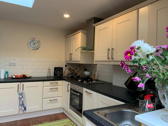 2 Bedroom Flat To Rent In Amity Grove, Raynes Park, London, SW20