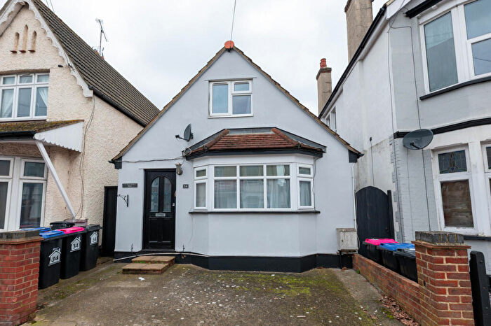 3 Bedroom Detached House For Sale In Southbourne Grove, Westcliff-on-sea, SS0